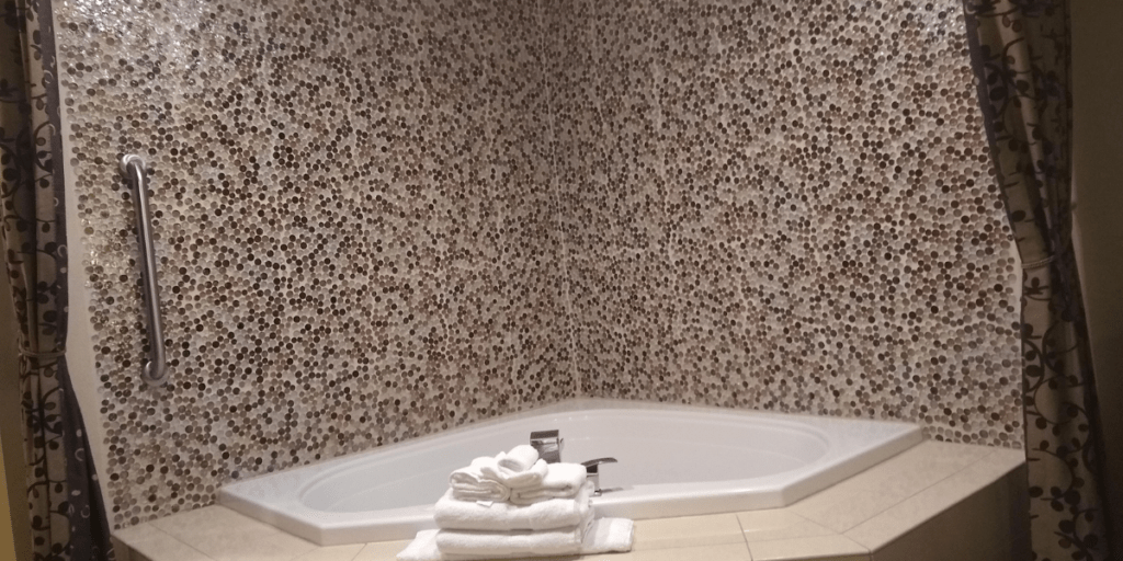 Romantic Getaway: Jacuzzi Hotels in Phoenix