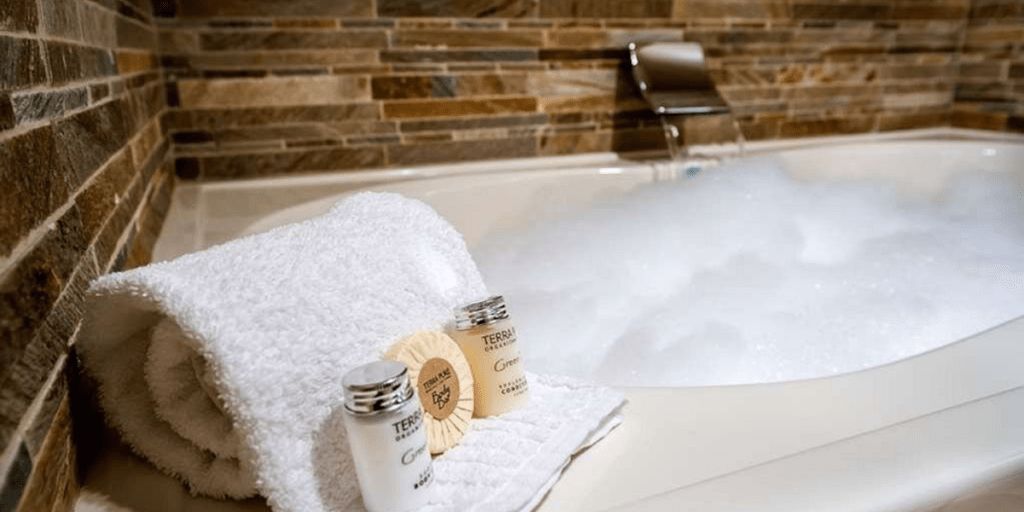 Luxury Hotels in Sedona with Jacuzzi in Room