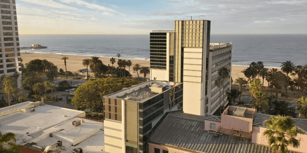 Luxury Hotels in Santa Monica Beach with Jacuzzi in Room