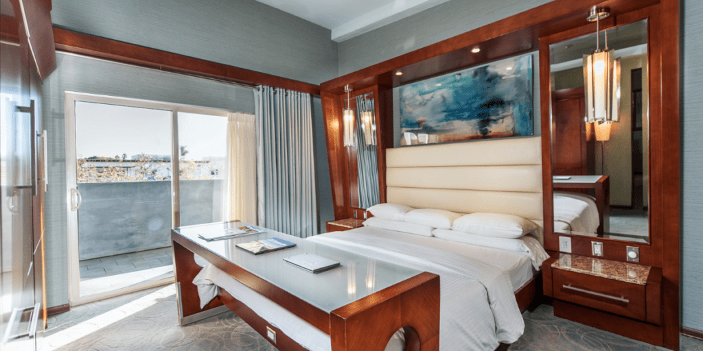 Manhattan Beach's Shades Hotel with Romantic Jacuzzi Bathtub