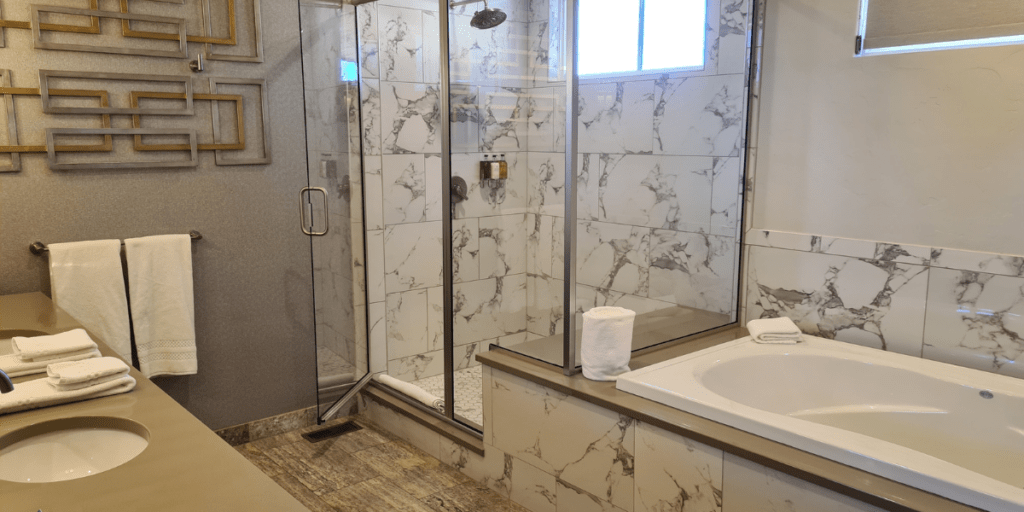Luxury Hotels in Colorado Springs with Romantic Jacuzzi in Room