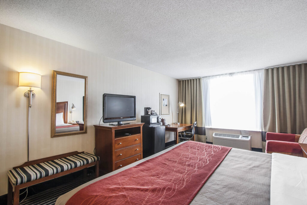 Hotel with Jacuzzi Tub in Room Southaven MS: Exploring the Negative and Positive Aspects