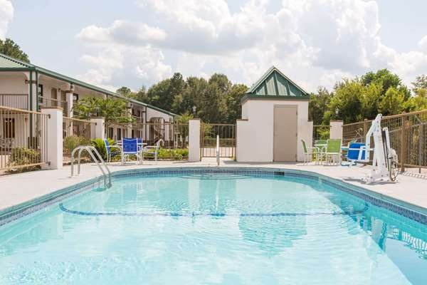 Super Eight by Wyndham Dothan
