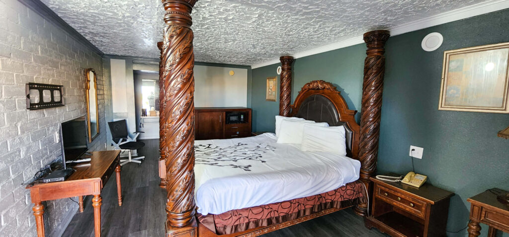 Affordable Romantic Hotels with Jacuzzi in Room Tyler TX