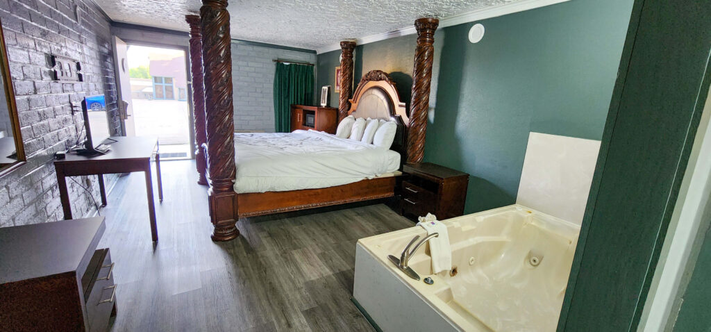 Affordable Romantic Hotels with Jacuzzi in Room Tyler TX