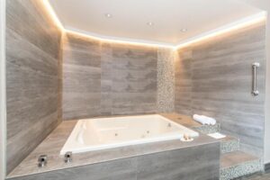 Stay in McAllen, TX with Jacuzzi in Room