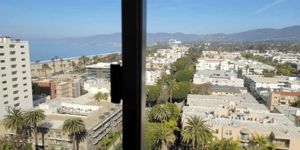 Luxury Hotels in Santa Monica Beach with Jacuzzi in Room
