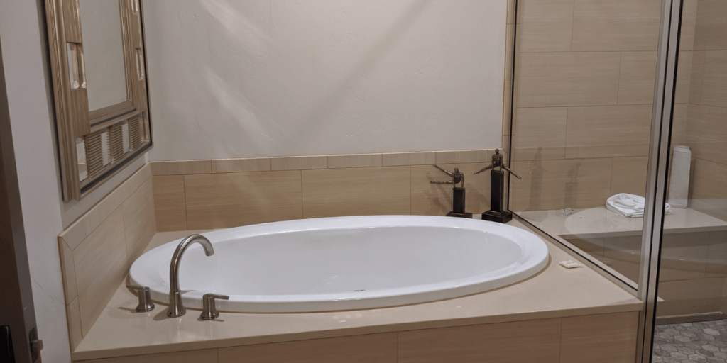 Luxury Hotels in Colorado Springs with Romantic Jacuzzi in Room