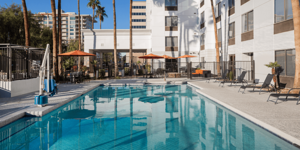 Romantic Getaway: Jacuzzi Hotels in Phoenix