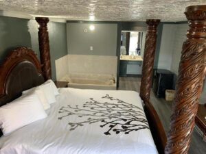 Affordable Romantic Hotels with Jacuzzi in Room Tyler TX