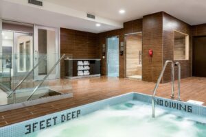Hotel With Jacuzzi: The Ultimate 3-Star Romantic Couple's Getaway in Downtown Brooklyn, NYC