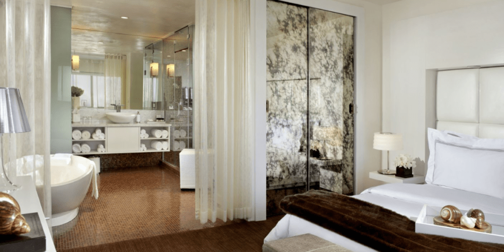 Luxury Hotels in Santa Monica Beach with Jacuzzi in Room