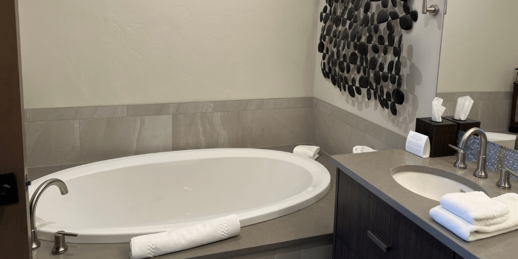 Luxury Hotels in Colorado Springs with Romantic Jacuzzi in Room