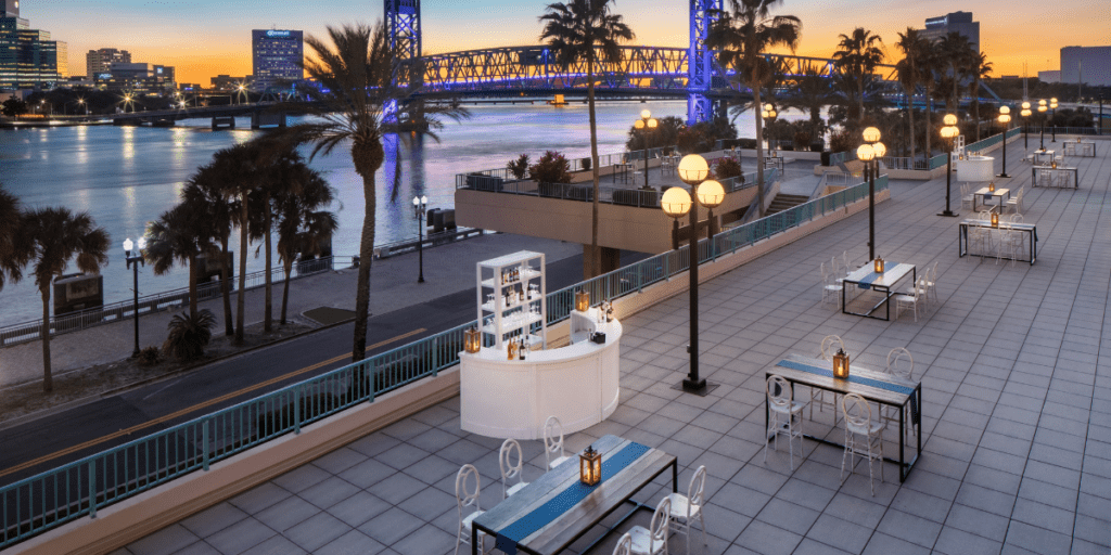 Romantic Getaway: Hotels in Jacksonville with Jacuzzi in Room