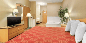 Review of Econo Lodge Airport Colorado Springs with Private Hot Tub in Room
