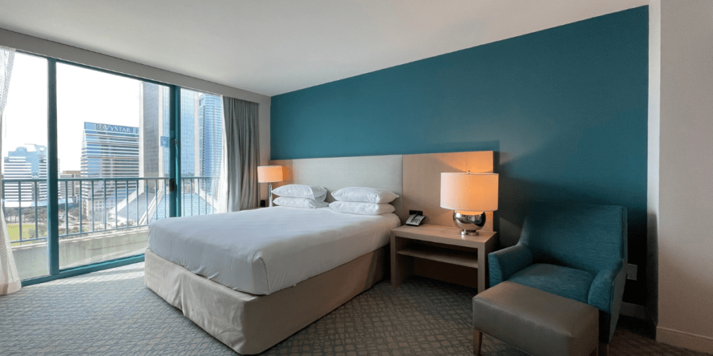 Romantic Getaway: Hotels in Jacksonville with Jacuzzi in Room