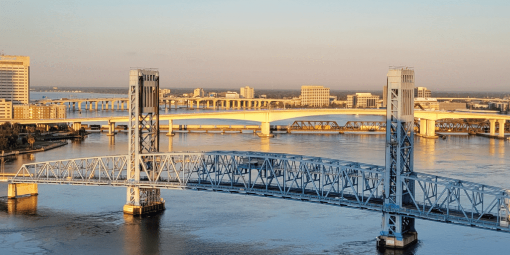 Romantic Getaway: Hotels in Jacksonville with Jacuzzi in Room