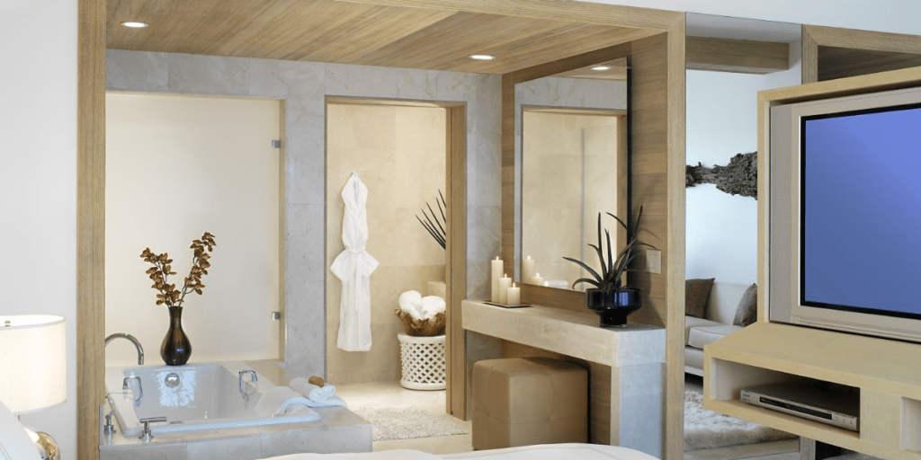 Luxury Hotels in Santa Monica Beach with Jacuzzi in Room