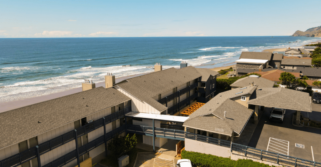 Discover Romance and Relaxation: Surfland Hotels with Jacuzzi in Room in Oregon