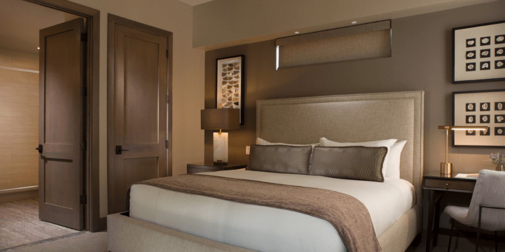Luxury Hotels in Colorado Springs with Romantic Jacuzzi in Room