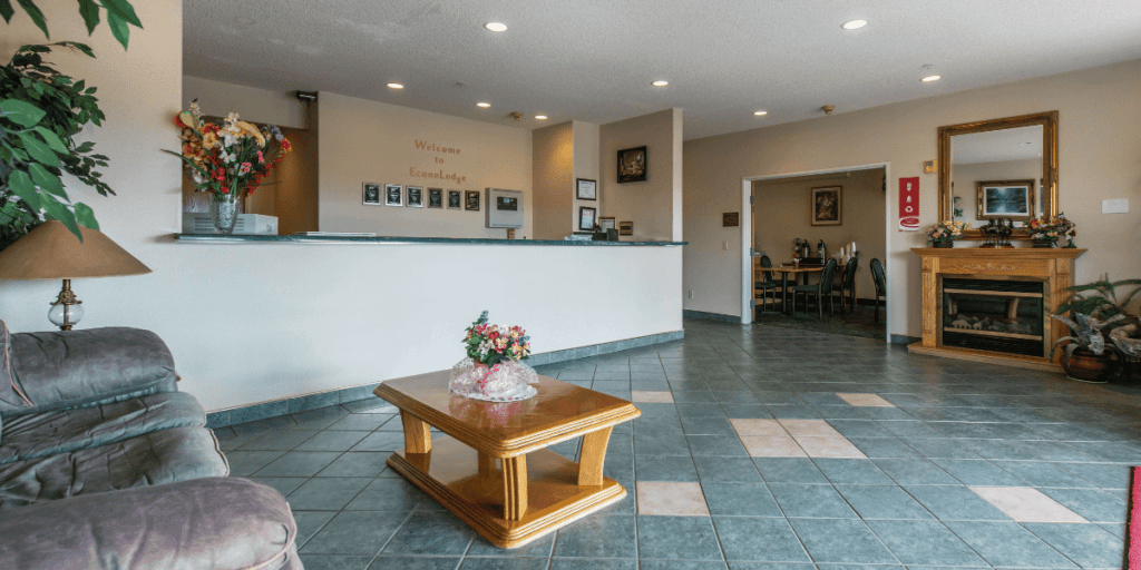 Review of Econo Lodge Airport Colorado Springs with Private Hot Tub in Room