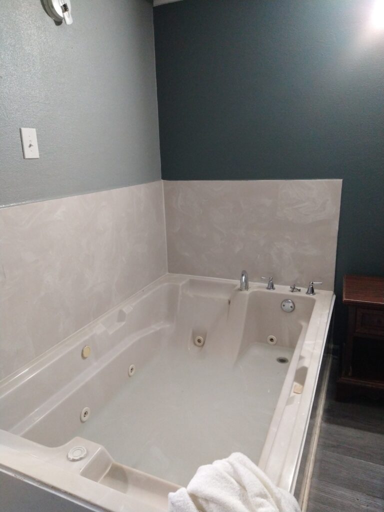 Affordable Romantic Hotels with Jacuzzi in Room Tyler TX