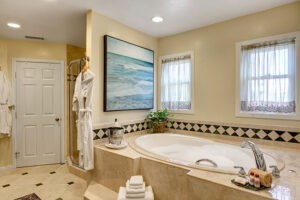 San Diego's Hidden Gems: Romantic Jacuzzi Suites You Must Experience at Hillcrest House Bed & Breakfast