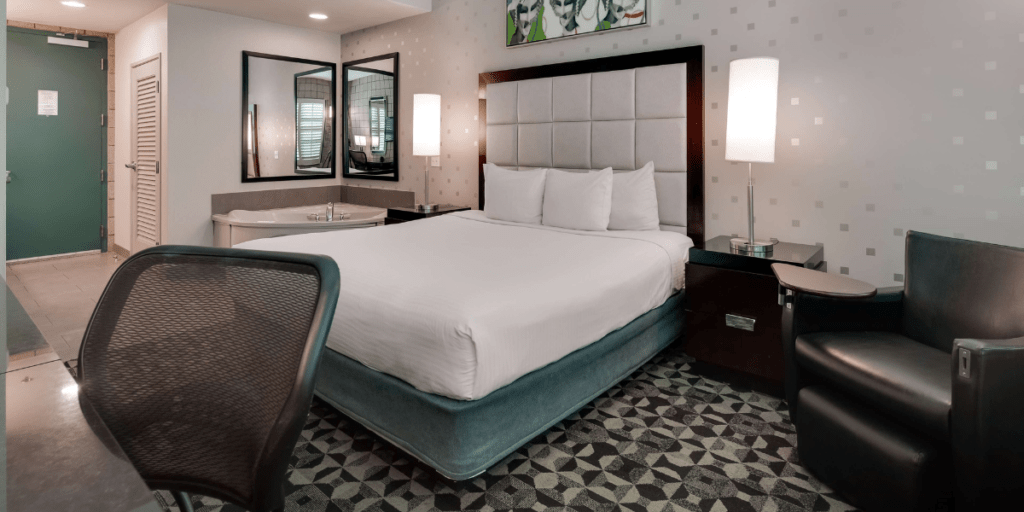 Romantic Hotels in Phoenix with Jacuzzi in Room: A Dreamy Getaway