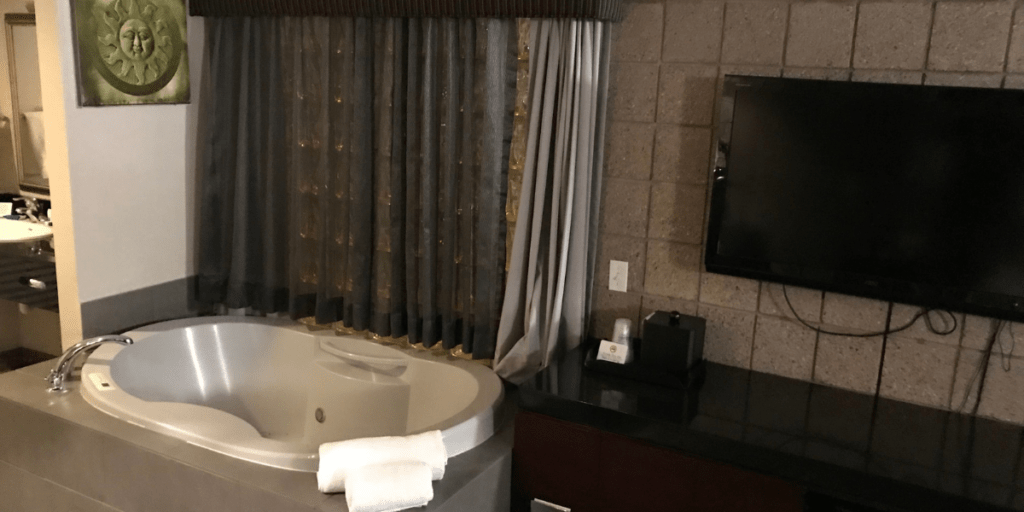 Romantic Hotels in Phoenix with Jacuzzi in Room: A Dreamy Getaway