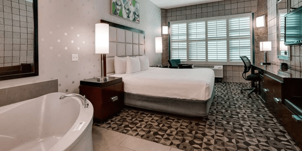 Romantic Hotels in Phoenix with Jacuzzi in Room: A Dreamy Getaway