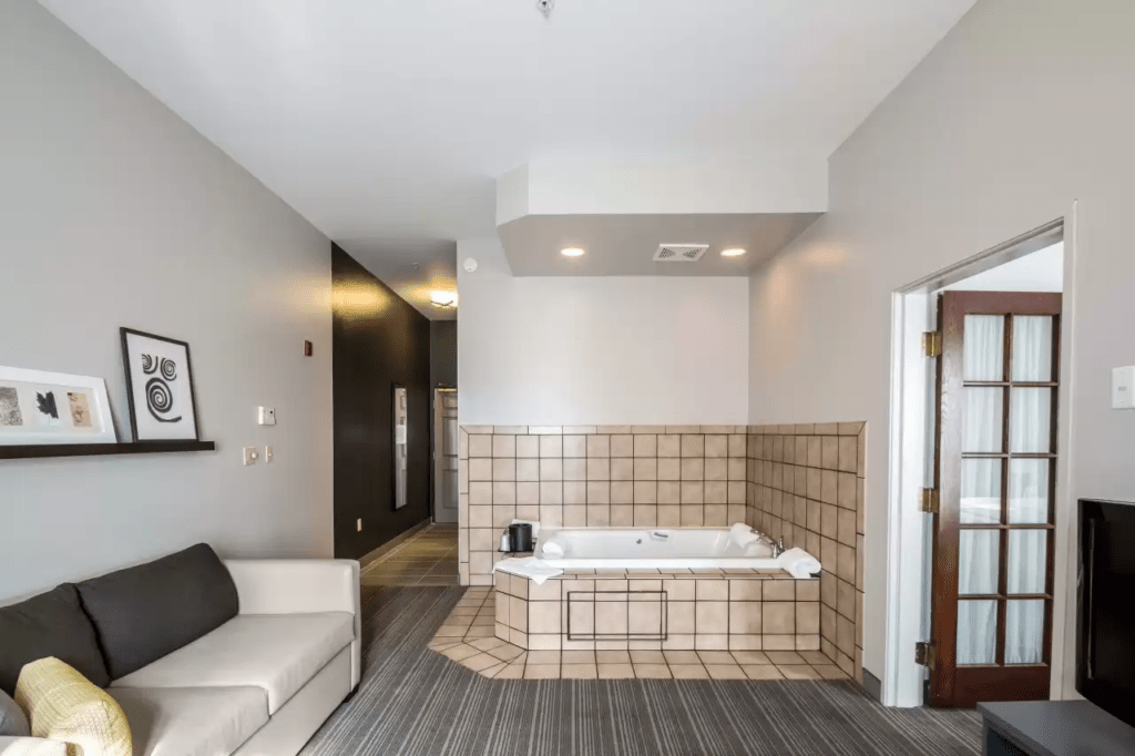 Unveiling the Ultimate Comfort: A Review of Hotels in Fond du Lac with Jacuzzi in Room