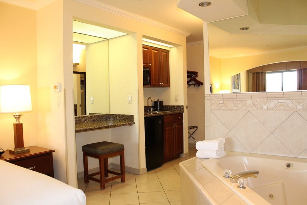 The Ultimate Guide to Cheapest Hotels in Tucson with Jacuzzi in Room
