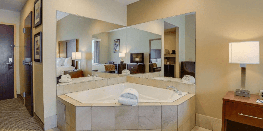 hotels in augusta maine with jacuzzi in room Comfort Inn