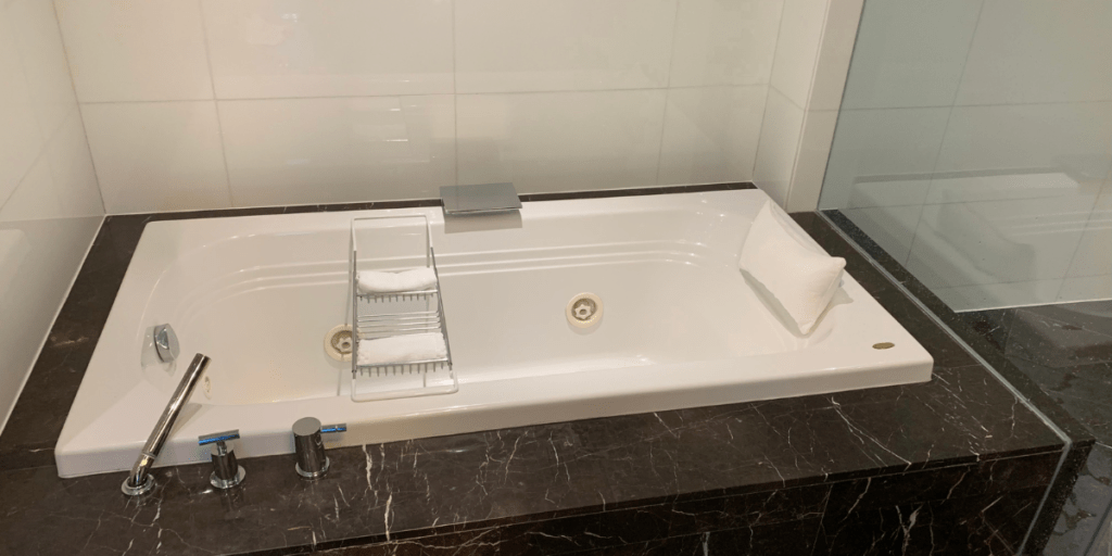 Discover Luxury and Comfort in Miami: Hotels with Jacuzzi in Room