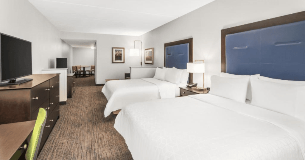 hotels with jacuzzi in room in delaware