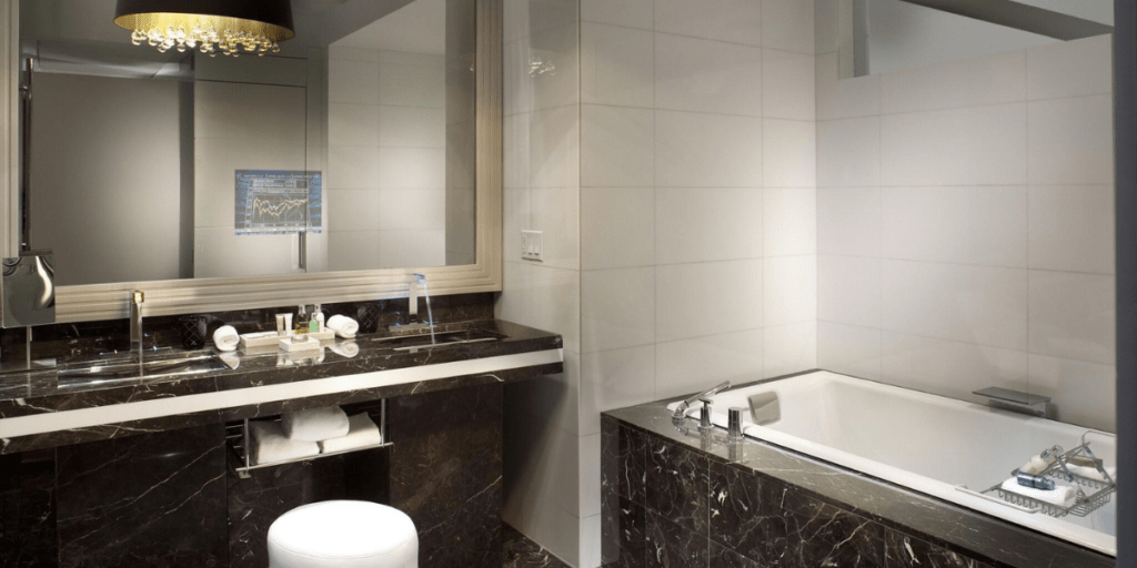 Discover Luxury and Comfort in Miami: Hotels with Jacuzzi in Room