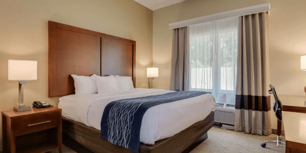 hotels in augusta maine with jacuzzi in room Comfort Inn