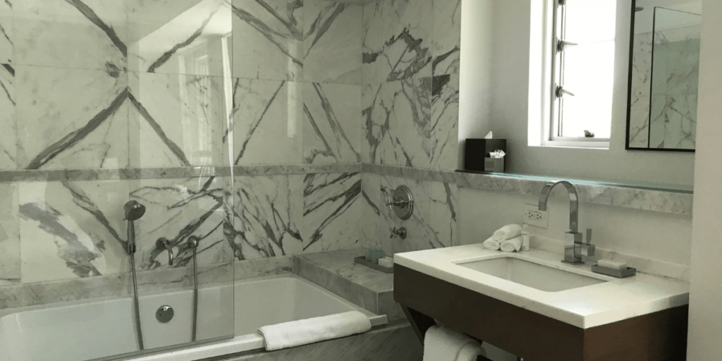 Hotel Victor Miami Beach: A Romantic Getaway With a Jacuzzi Tub in Room