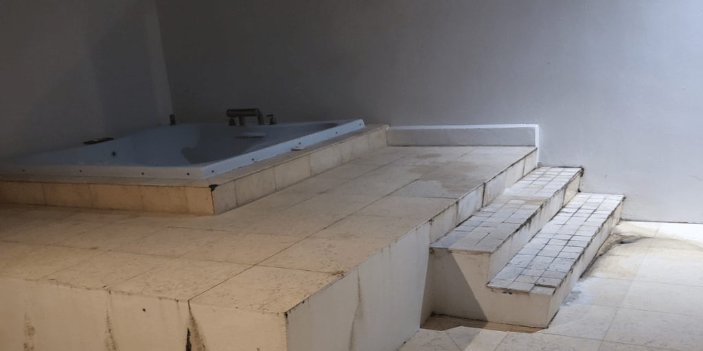 Avoid This Jacuzzi Hotel Scam in Miami