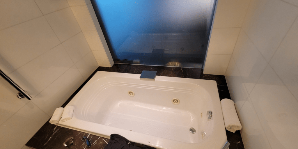 Discover Luxury and Comfort in Miami: Hotels with Jacuzzi in Room