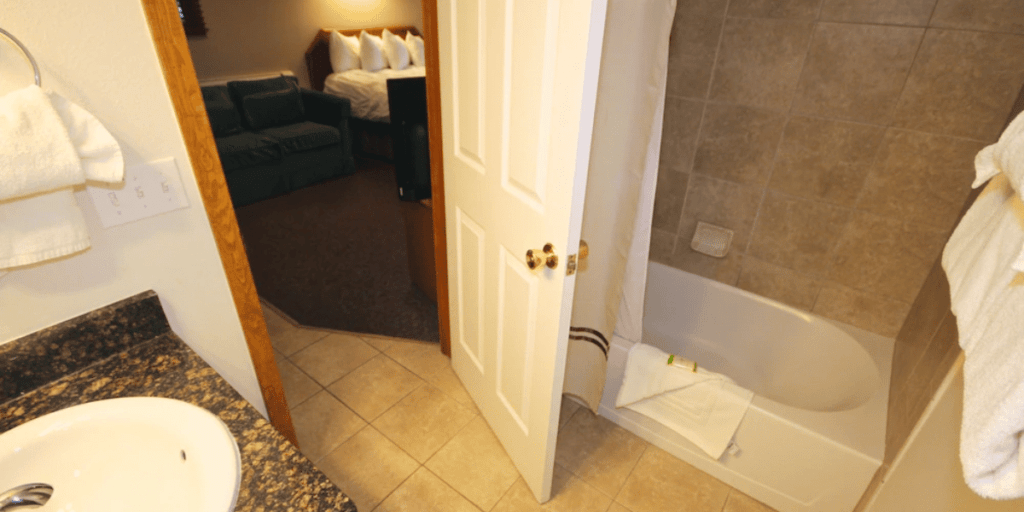 Estes Park Hotels with Jacuzzi in Room