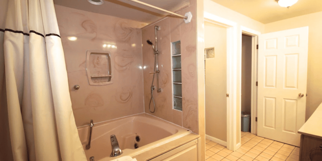 Estes Park Hotels with Jacuzzi in Room