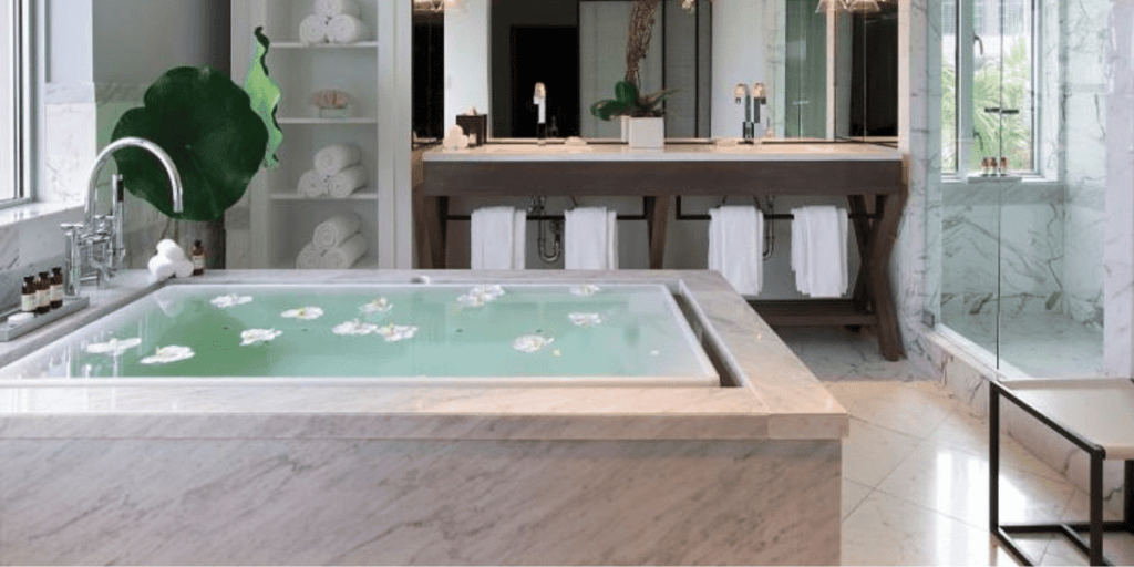 Hotel Victor Miami Beach: A Romantic Getaway With a Jacuzzi Tub in Room